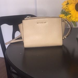 Michale kors mini purse